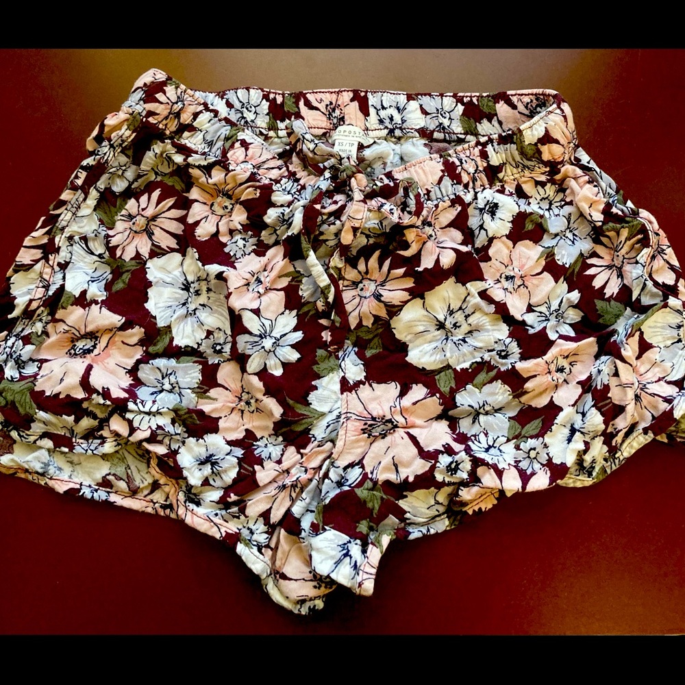 Flower print shorts in XS - Aeropostale-Burgundy
